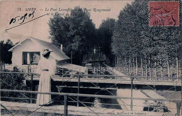 31. LIVRY. — Le Pont Lecouffe vu du Pont Rougemont et le Canal de l'Ourcq